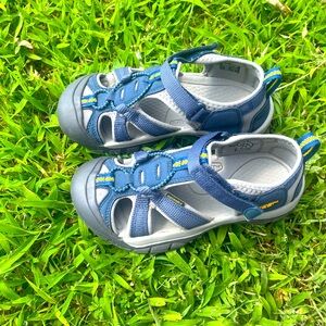 Kids keen sandels